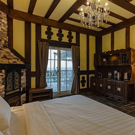 Tudor Dynasty Homestay Шоуфен Екстериор снимка