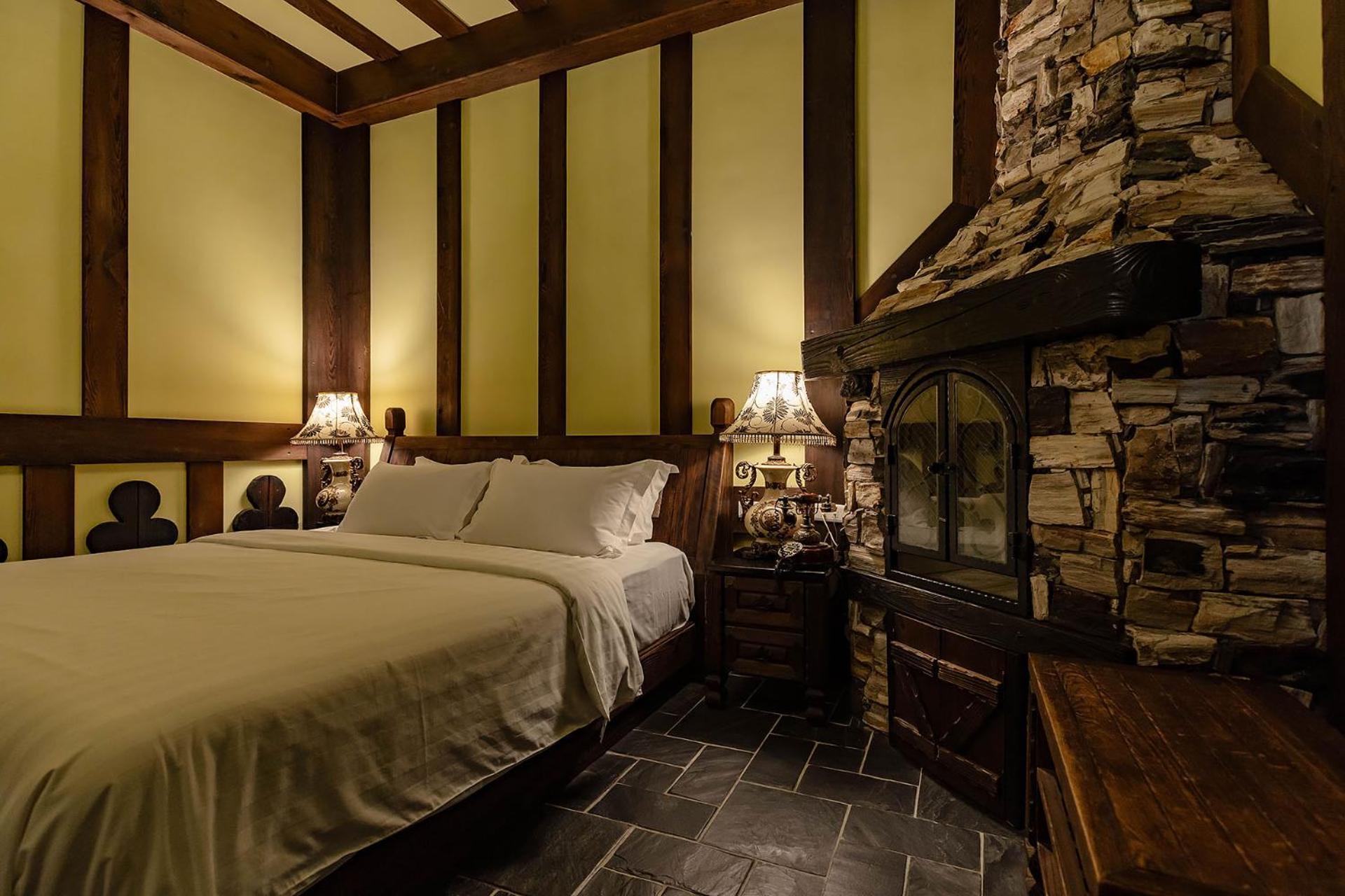 Tudor Dynasty Homestay Шоуфен Екстериор снимка