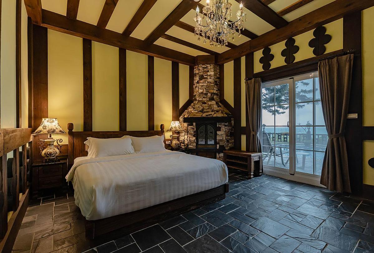 Tudor Dynasty Homestay Шоуфен Екстериор снимка