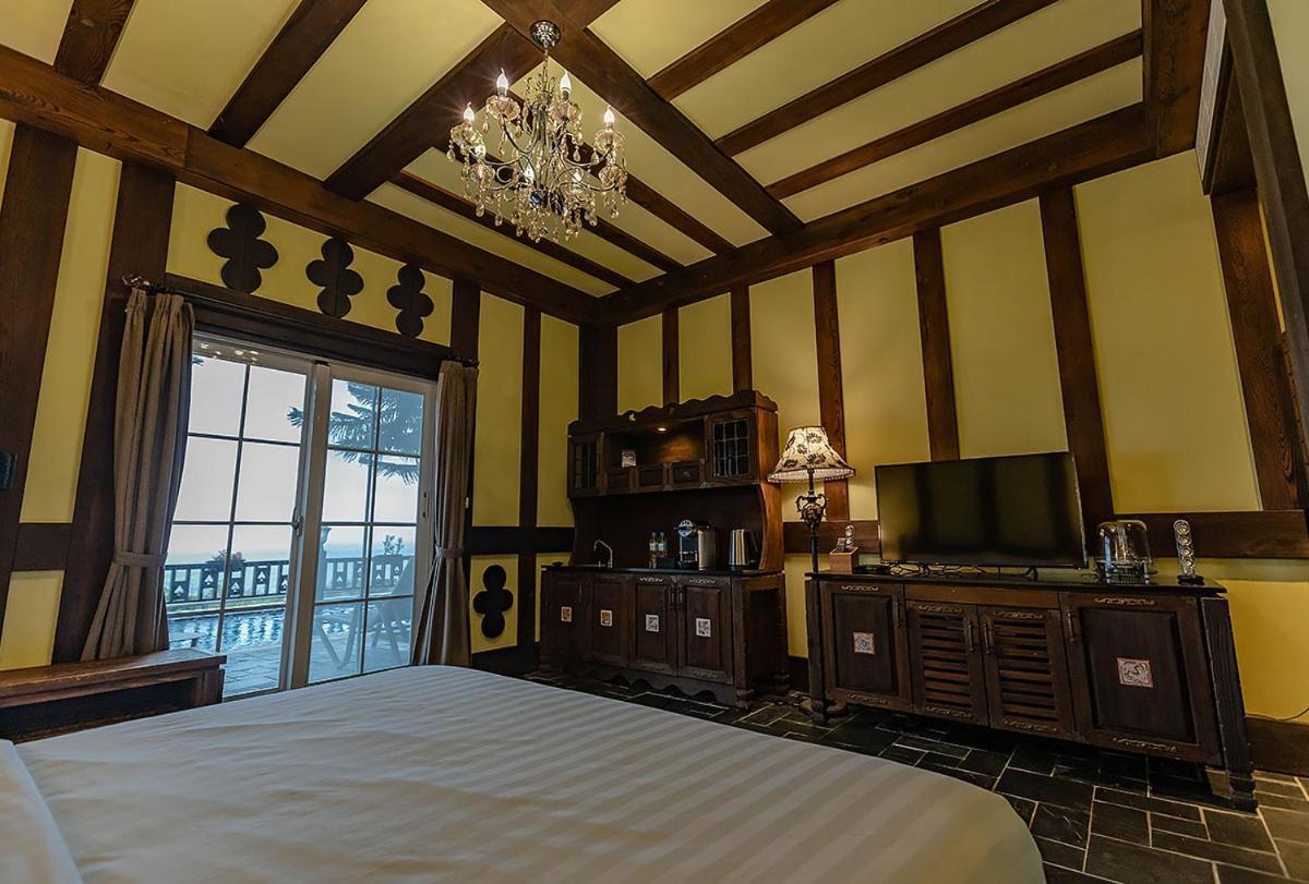 Tudor Dynasty Homestay Шоуфен Екстериор снимка