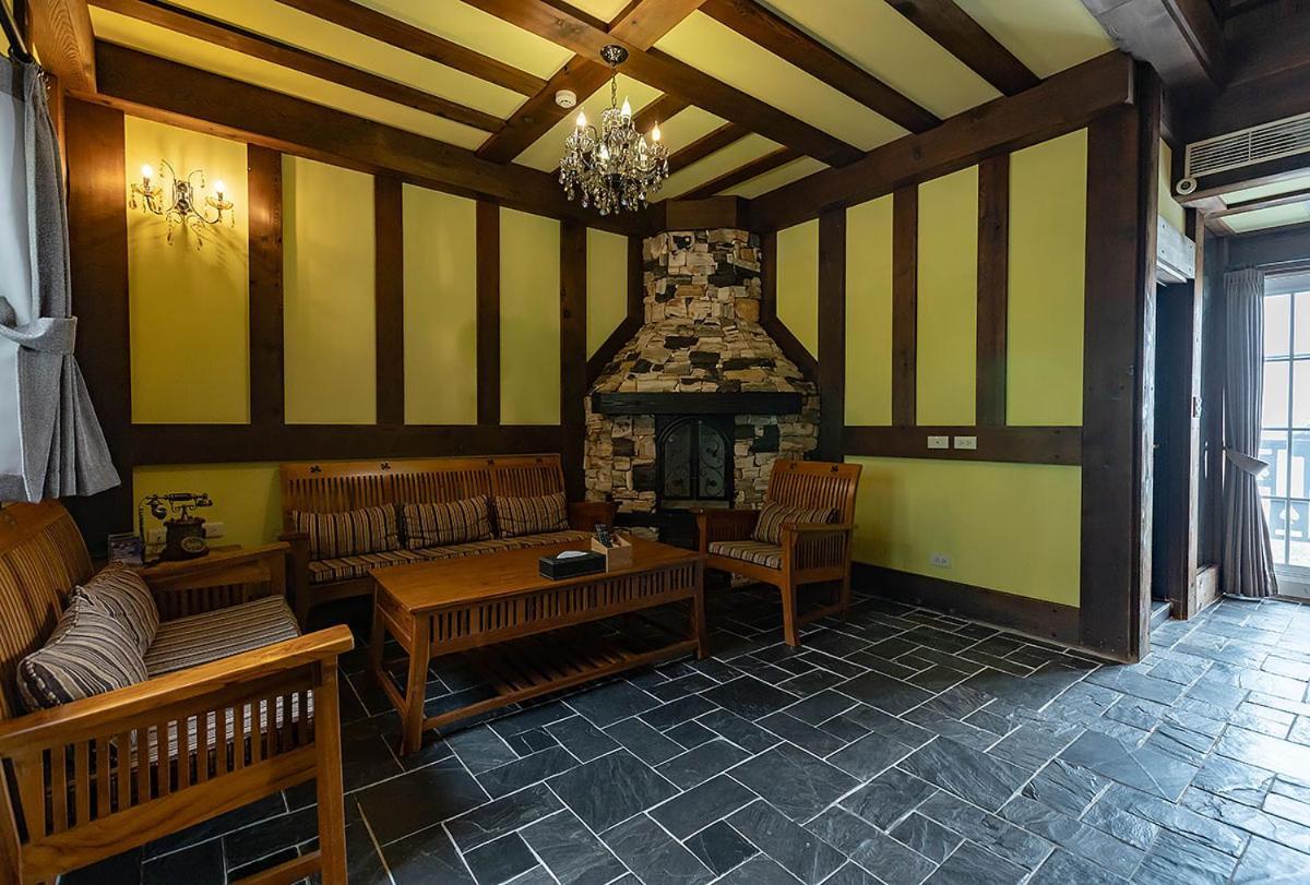 Tudor Dynasty Homestay Шоуфен Екстериор снимка