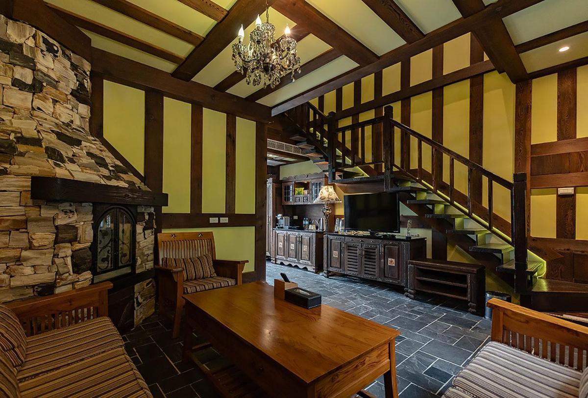 Tudor Dynasty Homestay Шоуфен Екстериор снимка