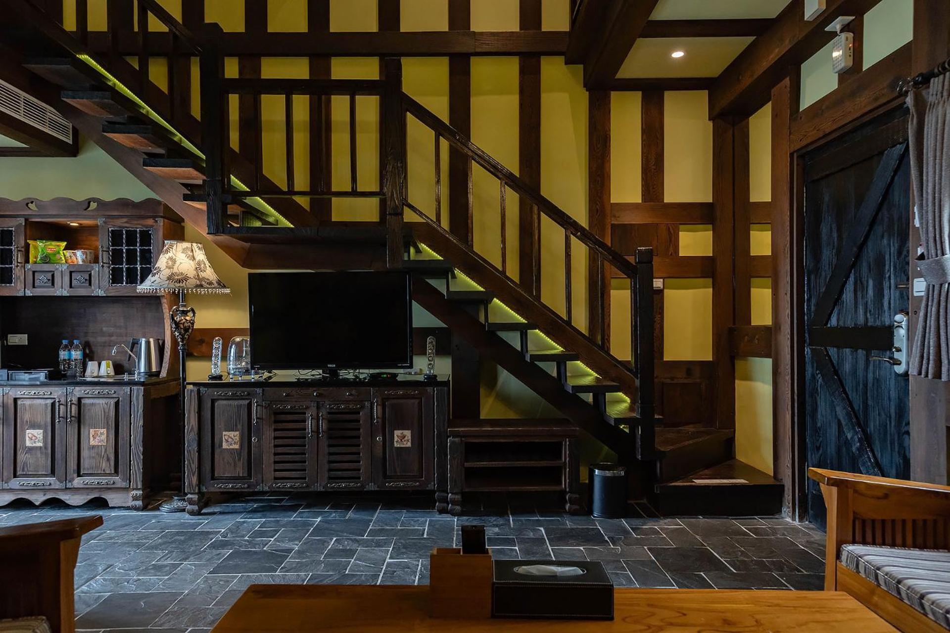 Tudor Dynasty Homestay Шоуфен Екстериор снимка