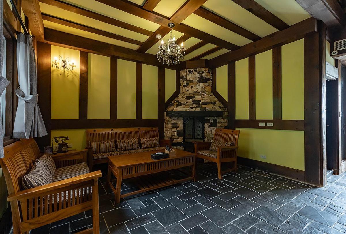 Tudor Dynasty Homestay Шоуфен Екстериор снимка